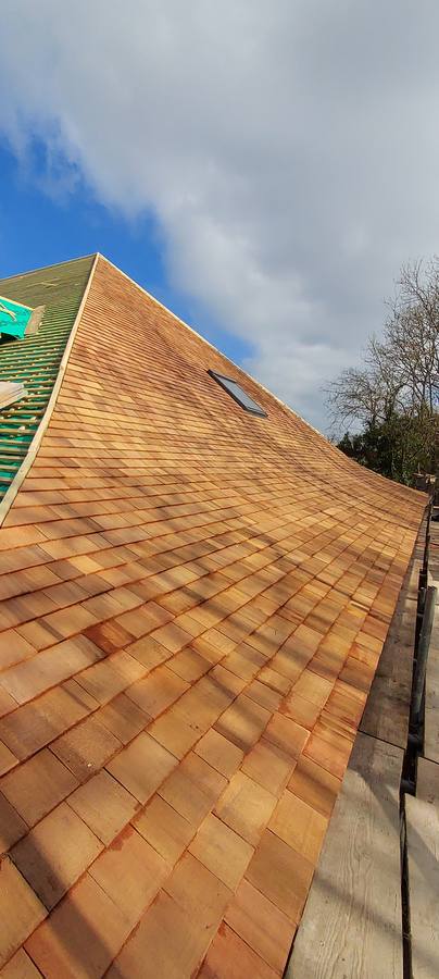 Cedar shingle roof, close tile detail